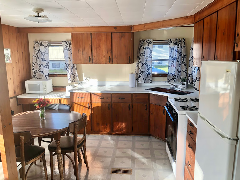 Mobile Home - Kitchen - Waterway Inn Indian River MI